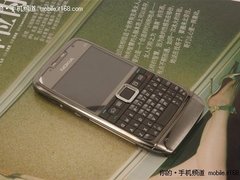 经典直板商务机 诺基亚E71现特价1490元