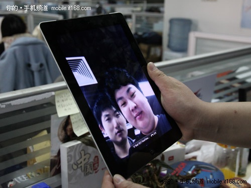 后PC产品  苹果iPad2 FaceTime看世界