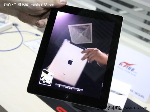 后PC产品  苹果iPad2 FaceTime看世界