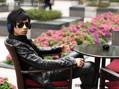 俊男美女大秀时尚 三诺C-550耳机美图秀