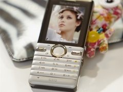 小巧LOMO拍照手机 索爱S312售价799元