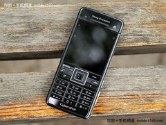 高清超薄镜面设计 索爱C902c售价950元