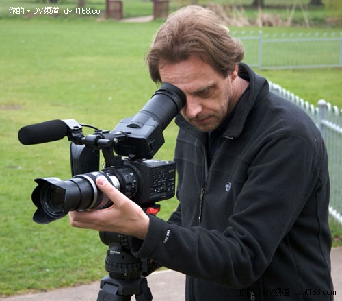 索尼NEX-FS100格式、介质及镜头