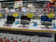 宏图三胞三代PCMALL上海旗舰店炫耀登场