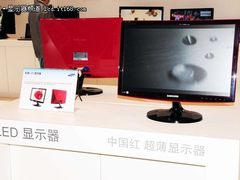 红韵一枝独秀，靓丽逼人看点多