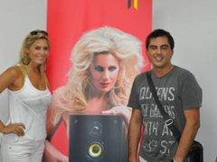 国际顶级模特 参观唯歌生产基地