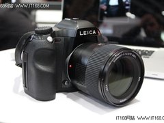 轻松拍大片 徕卡S2香车美女作伴亮相P&E