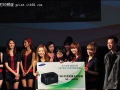 现场PK 三星IT新品与少女时代争奇斗艳