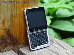时尚旋屏手机 摩托罗拉ME511仅售1350元