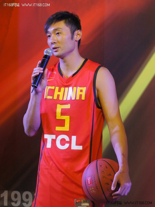 中国男篮主赞商 TCL推首款篮球主题手机-IT16