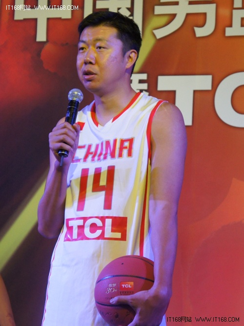 中国男篮主赞商TCL推首款篮球主题手机