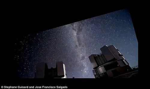延时技术给力 欧洲天文学家拍旋转银河