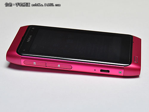 粉红金属Symbian^3 诺基亚N8粉色版图赏-IT16