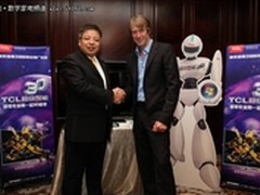 迈克尔贝现身上海收藏TCL变3纪念版电视