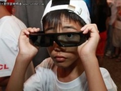 TCL《变3》纪念版电视将孩子带进3D世界