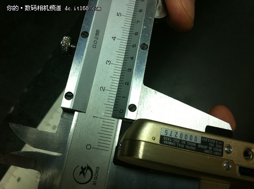 胖了1mm 最薄卡片索尼TX55真实厚度揭秘