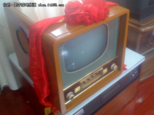 苏联的元器件生产出了第一台北京牌14英寸黑白电视机;; 华夏第一屏