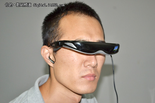 3D影院随身带 MAXSinght眼镜播放器评测