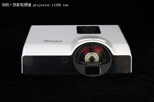 超短焦镜头+鼠标控制 inovel投影机评测