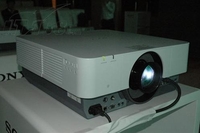 高亮度工程投影机 索尼F700XL仅售70000