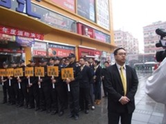 百脑汇青岛店消防日全面开展消防演习