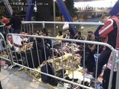 iPhone4S香港售空 黄牛现场加1000收购