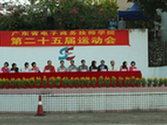 青春激昂的家商城学子们“出征”校运会