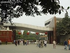 创建健康校园机房 百年中学选择飞鱼星