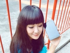 超大屏超强配置 三星I9220售价3400元