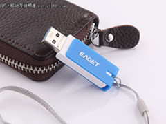 360度旋转忆捷首款USB3.0 闪盘震撼上市