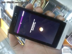 3.7寸屏  索尼爱立信双核MT27i真机曝光