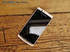 810万像素超薄智能机 索爱 LT18i售2400