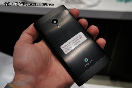 1300万像素CMOS摄像头 索尼Xperia Ion