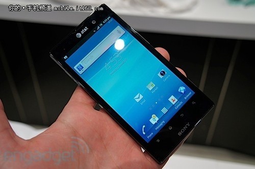 1300万像素CMOS摄像头 索尼Xperia Ion