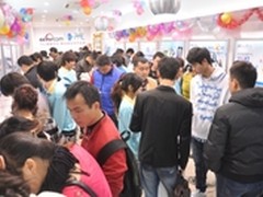 疯狂热销 ThL手机华强北连开四店