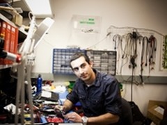 12个月 黑客制造Facebook开源服务器