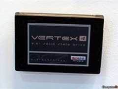新主控爽暴CeBIT OCZ Vertex4现场狂飙