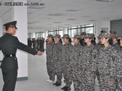  斐讯通信新动力学员大展军姿风采 