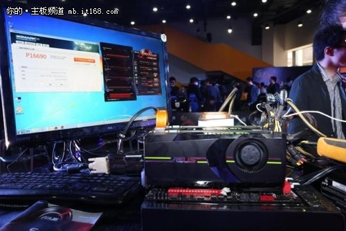 华硕GTX680显卡亮相ROG玩家国度嘉年华