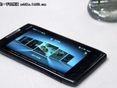 迷人曲线炫真屏 MOTO XT910贵阳售2980