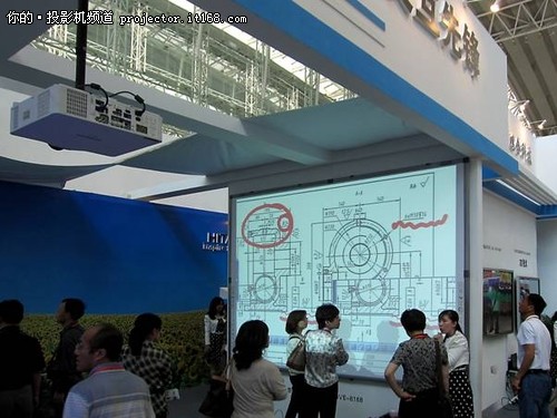 鸿合科技电子白板盛装出席哈尔滨高教展