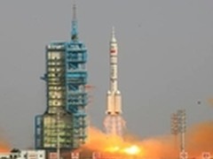 神九飞天成天神伟业铿锵耳神祝奥运辉煌