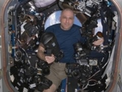 用完就扔 空间站宇航员和他们的相机们