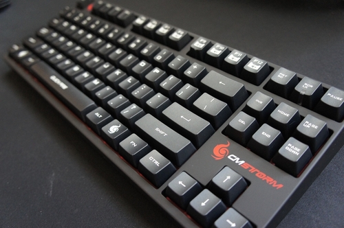 类肤质外壳 酷冷至尊红轴机械键盘评测