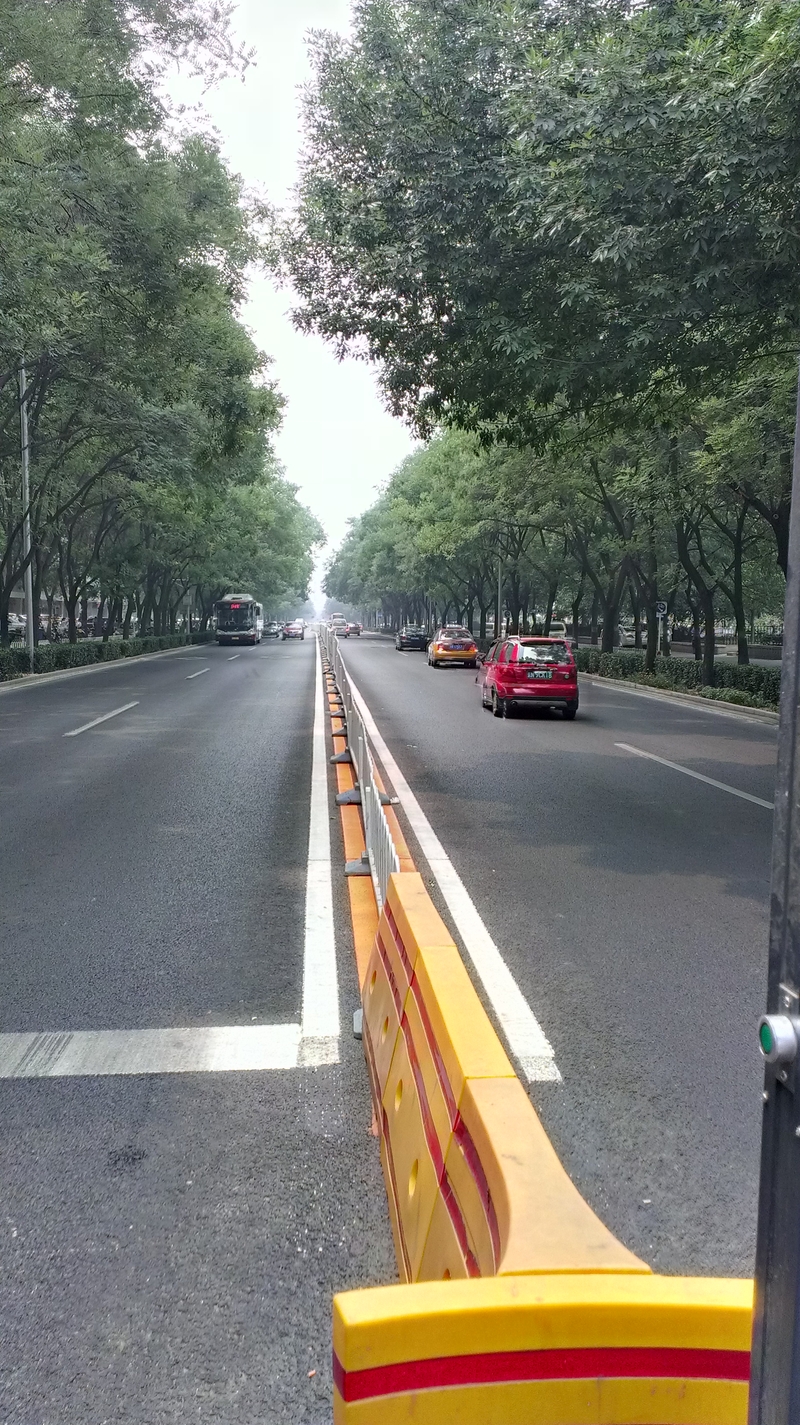 【图】金属陶瓷+微博键 HTC One S微博版评测