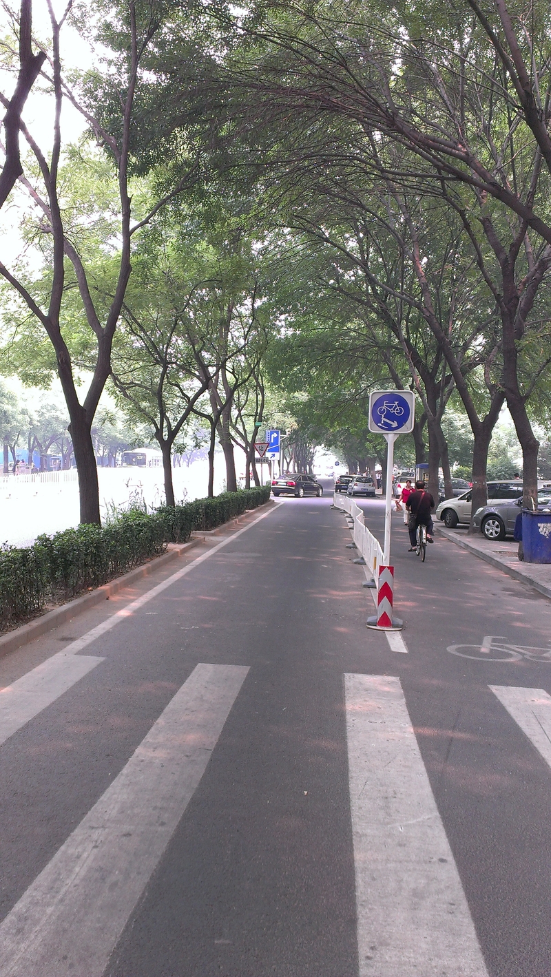 【图】金属陶瓷+微博键 HTC One S微博版评测