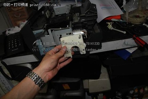 爱普生 Epson R270更换搓纸轮