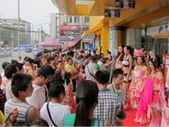 百脑汇周末千件商品5折 消费者的狂欢节