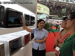 全球首台微波炉机器人亮相家博会