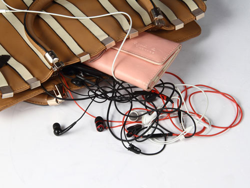 网友解释耳机线为啥会缠一起